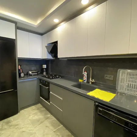 Oezel Havuzlu Lueks Villa *